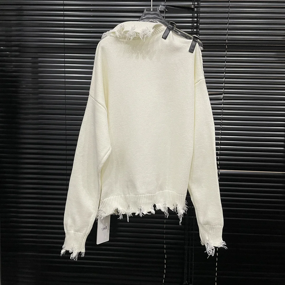 Осень 2024 вязаный свитер с открытыми плечами женский винтажный нишевый топ в