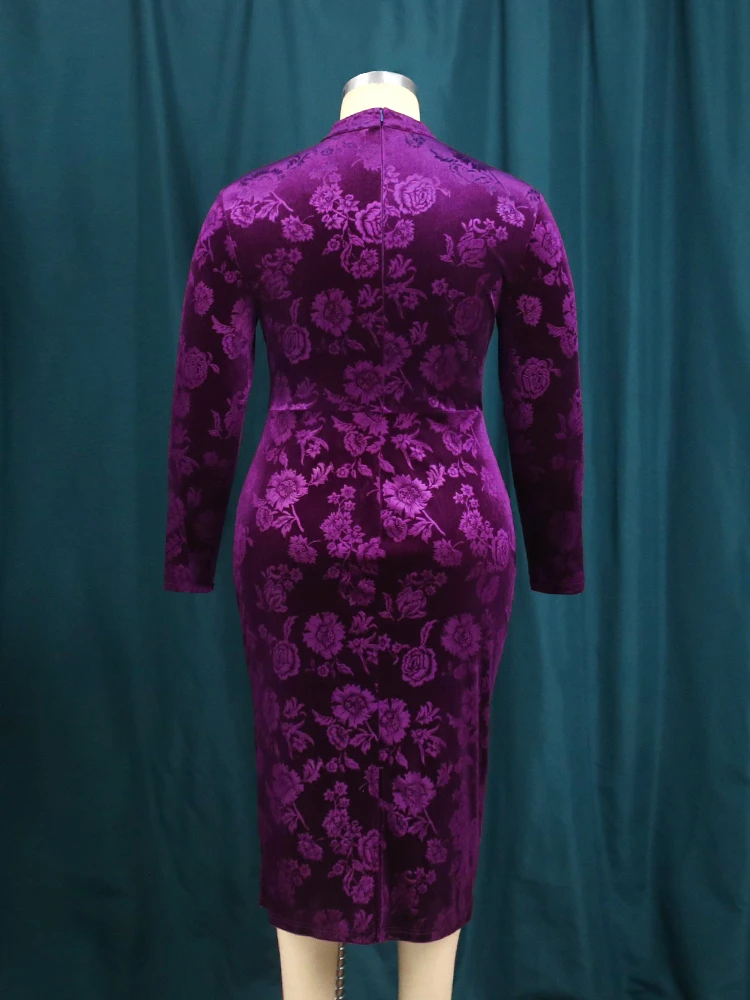 Женское бархатное платье средней длины облегающее вечернее с длинным рукавом и