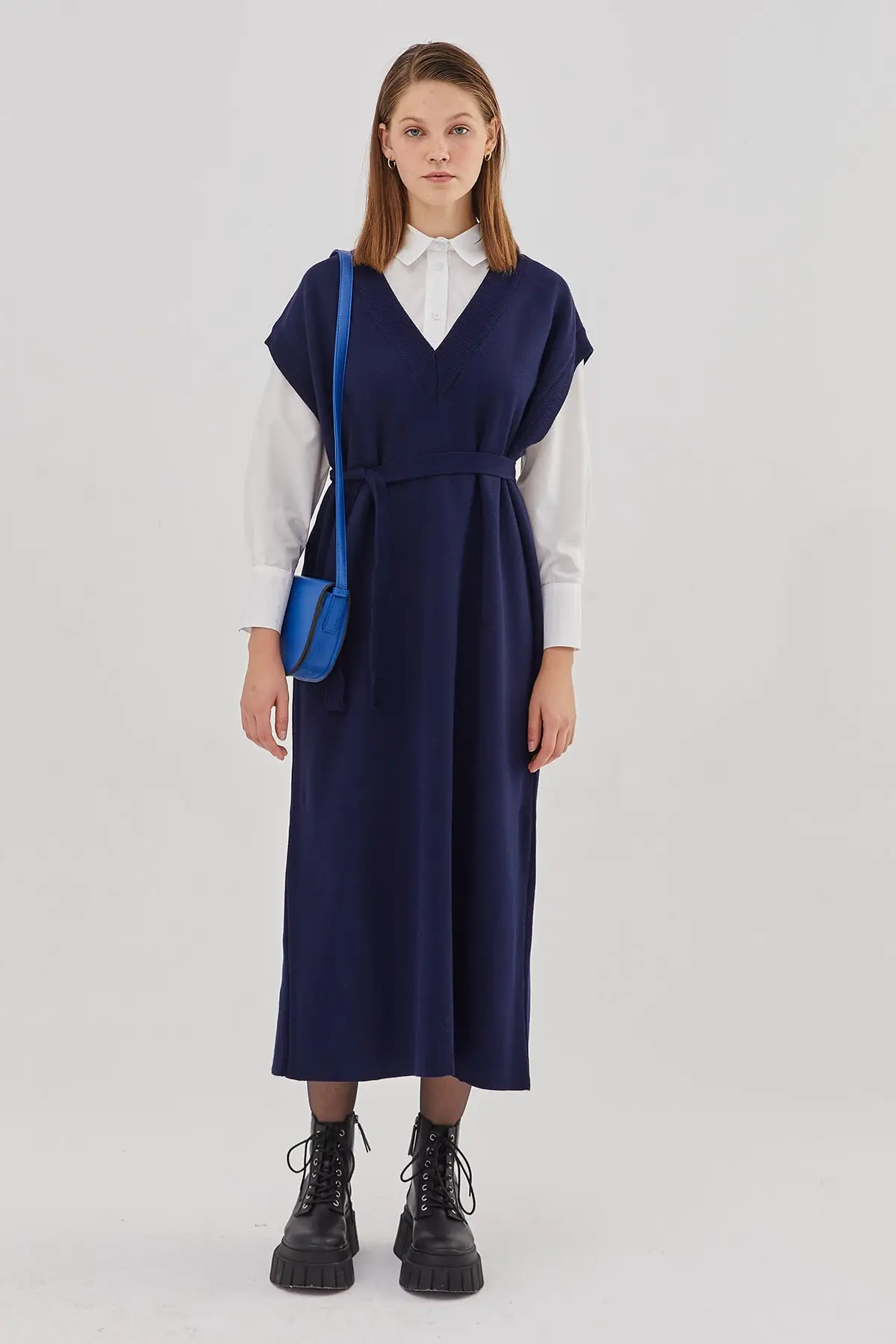 

Трикотажный жилет темно-синего цвета