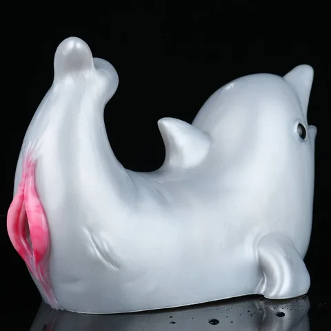 Сексуалдық ойыншық пенисі бар үрлемелі доп Плискованың жалаңаш суреті