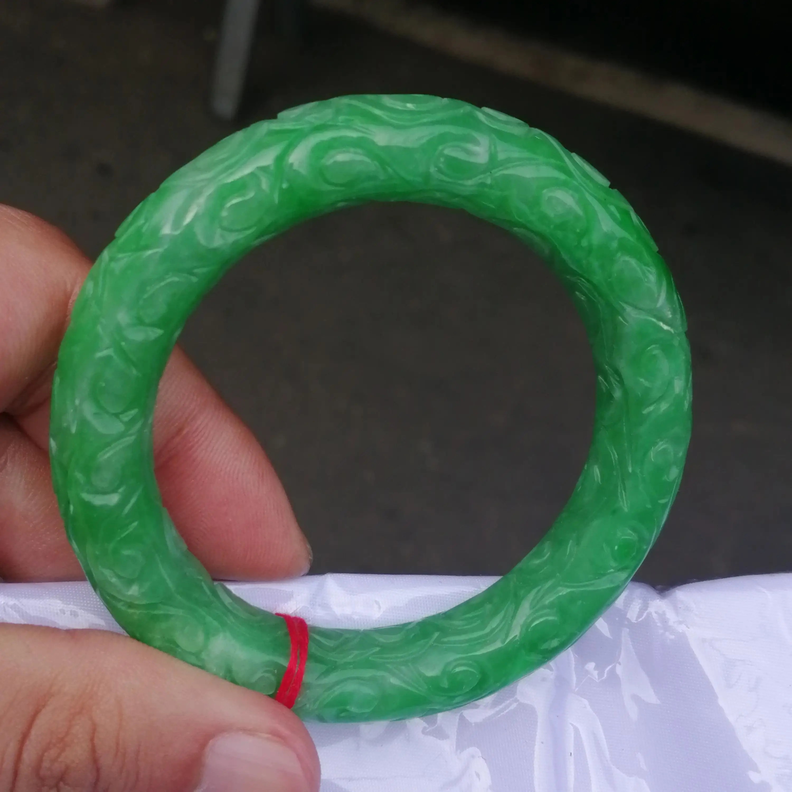 

Отправить сертификат зеленый нефрит из Мьянмы класс А нефрит ручная резьба изысканные браслеты настоящий бирманский изумруд счастливая фо...