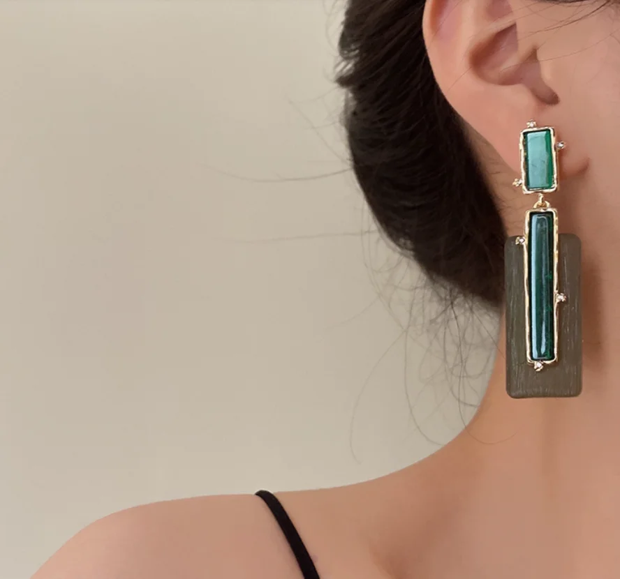 

2022 S925 silver needle vintage emerald alloy acrylic simple design Earrings for women Fashion Jewelry