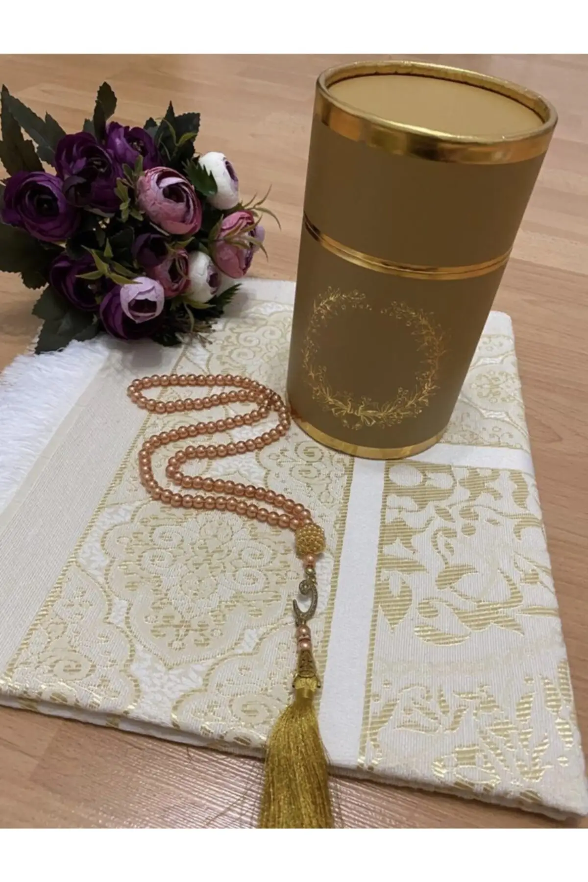 

Gold Seccade Gift Box Set Luxury Taffeta Seccade, Pearl Rosary Gold Polyester Square Modern Fringed Carpet &