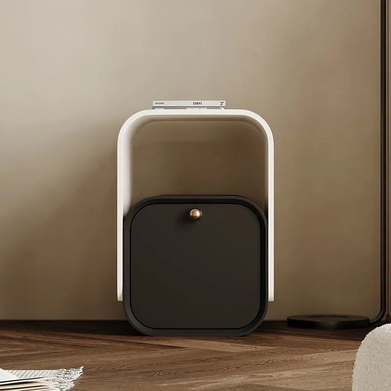 Роскошная тумбочка прикроватный столик в эстетическом современном дизайне