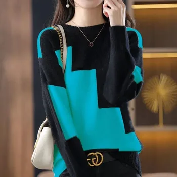 2022 Autumn Winter Black and White Contrast Splicing Sweater Korean New Fashion Elegant Round Neck Casual Sweater for Female 1