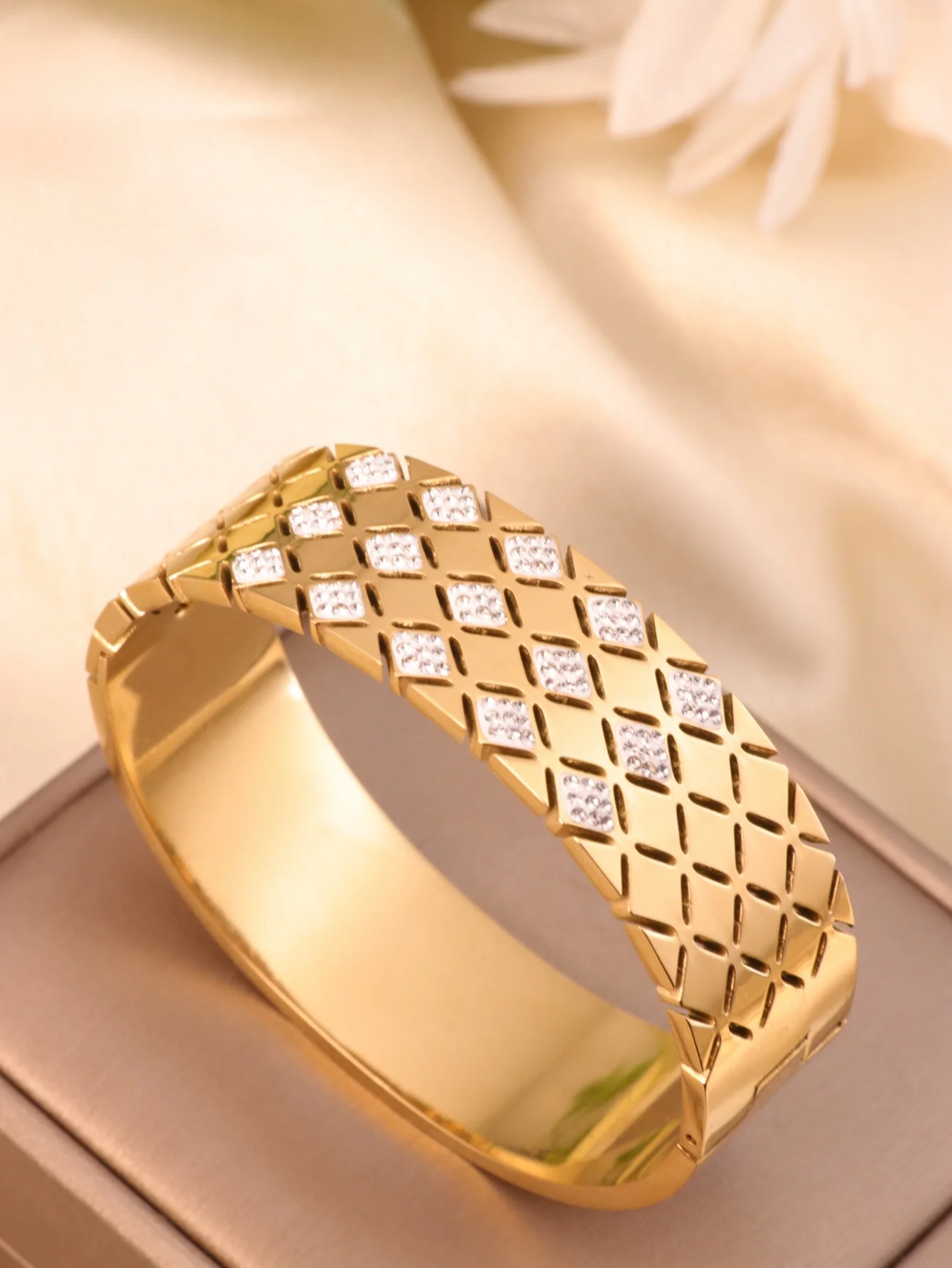 Модный женский браслет из титановой стали