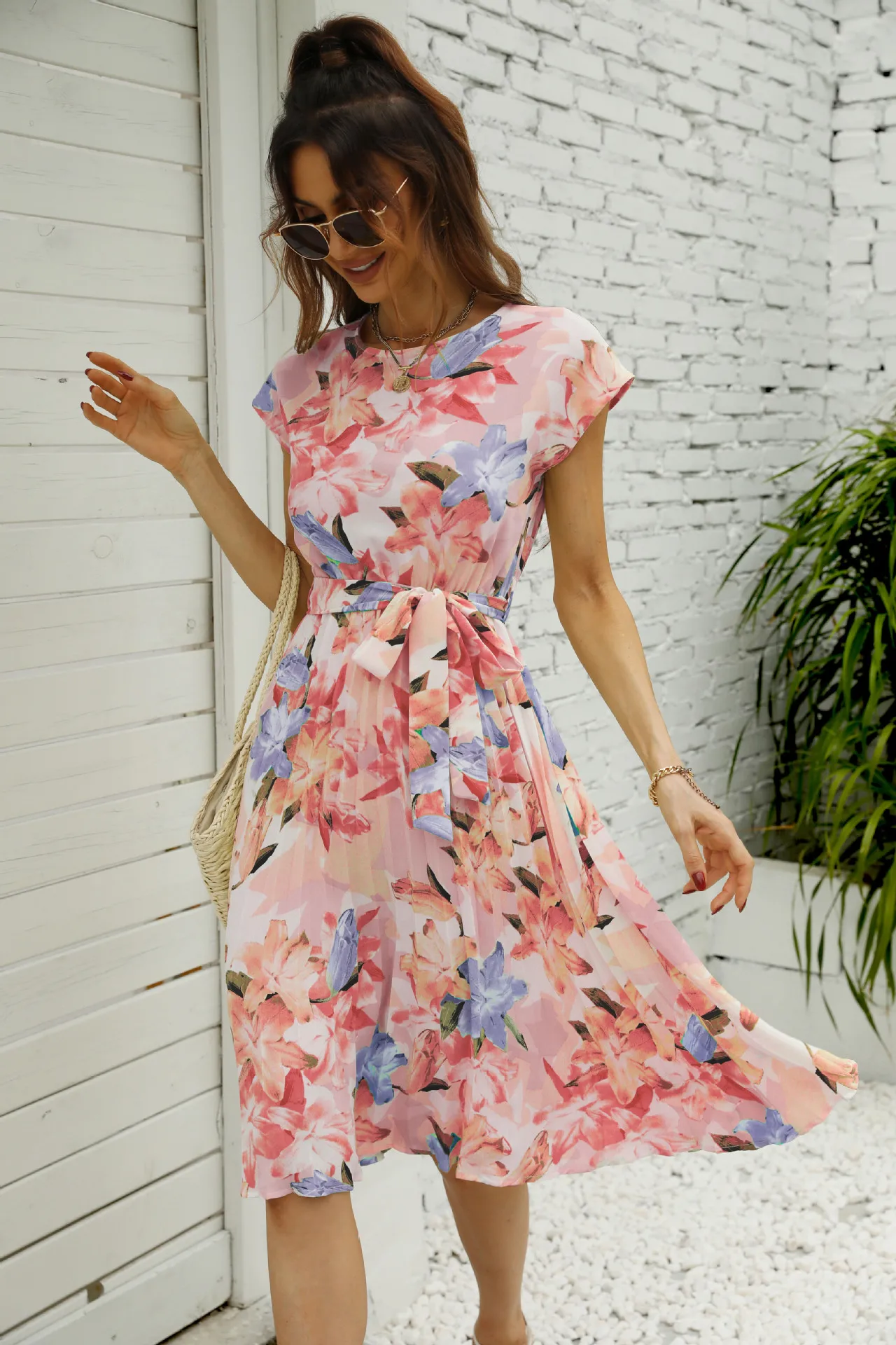 

Summer 2022 New Fashion Hot Selling Skirt In The Long Short Sleeve Printed Round Neck Lace-Up Pleated Dress