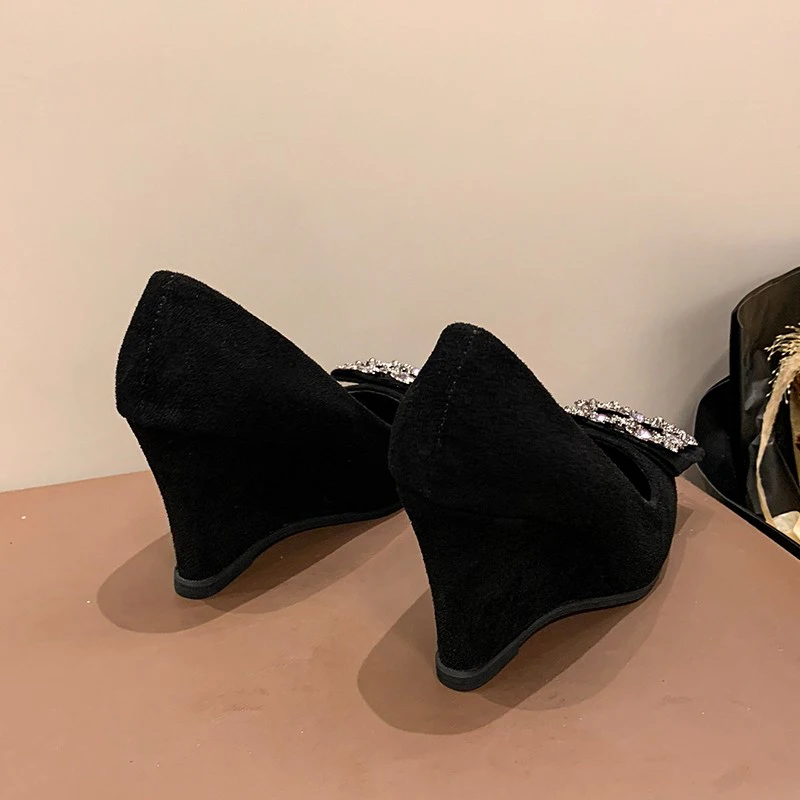 Женские туфли на высоком каблуке с кристаллами танкетке зимние ботильоны острым