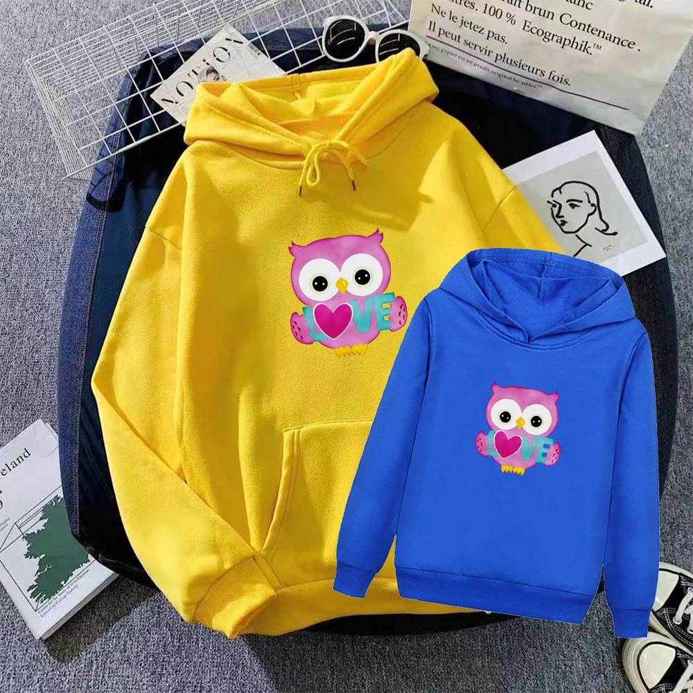 Флисовая толстовка с капюшоном для мамы и сына принтом жирафа |