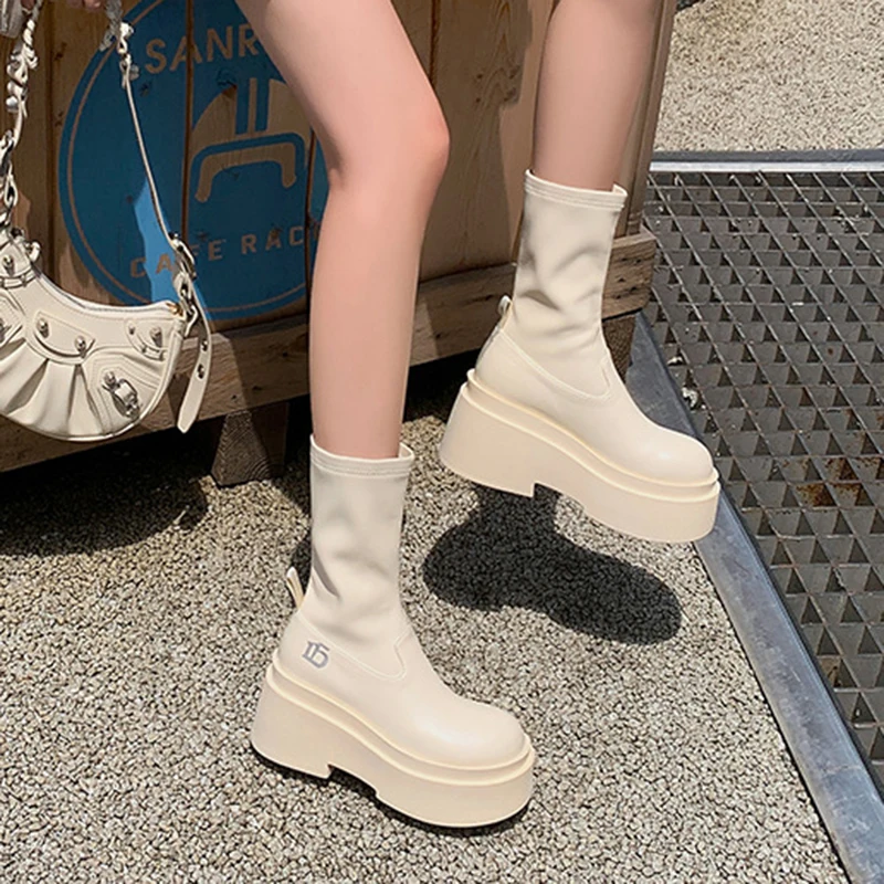 Женские сапоги на толстой подошве увеличивающие высоту 6-8 см высокие средней