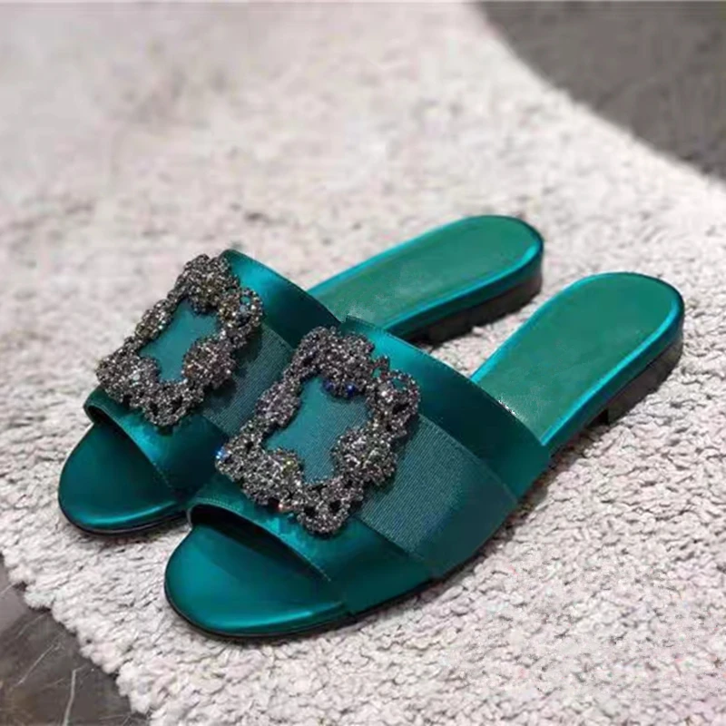 

Женские шлепанцы в европейском и американском стиле, сатиновые шлепанцы на плоской подошве с квадратными пуговицами и стразами, лето 2023