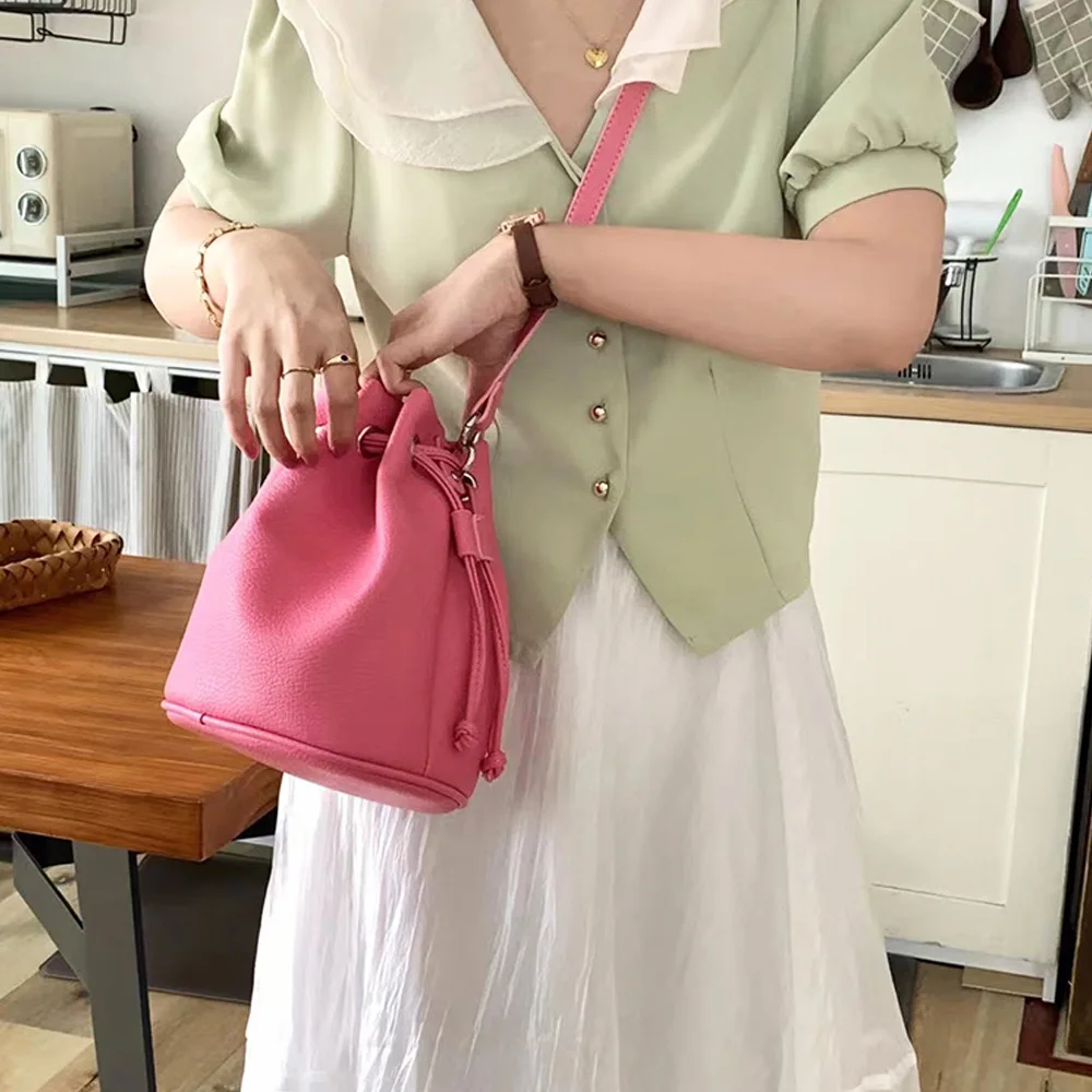 Women Solid Color Pu Leather Drawstring Bucket Bag 2022 Summer New Pleated Handbag  Luxury Designer Crossbody Shopper Bag Female