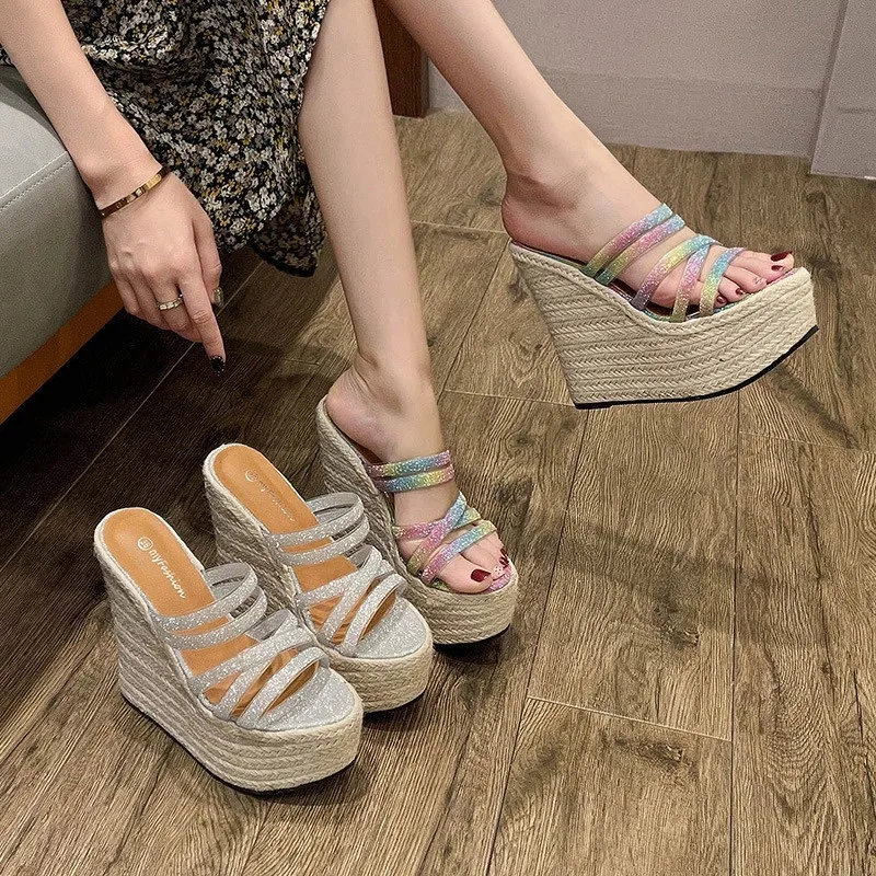 Шлепанцы женские на очень высокой танкетке повседневные пляжные сандалии