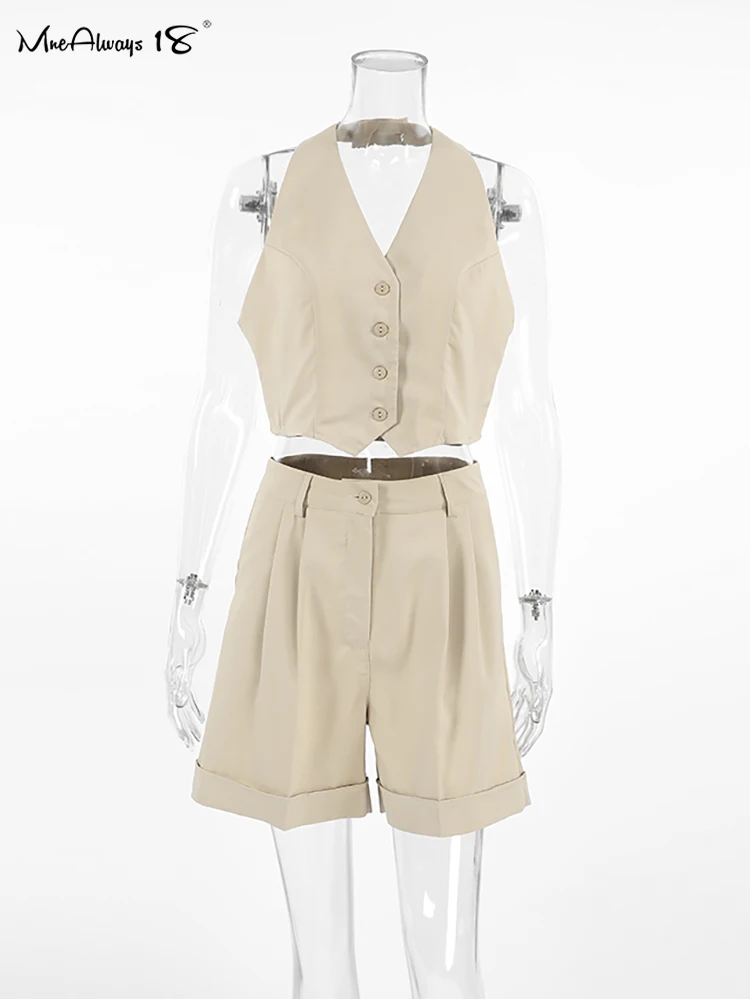 Летний офисный костюм с шортами и высокой талией