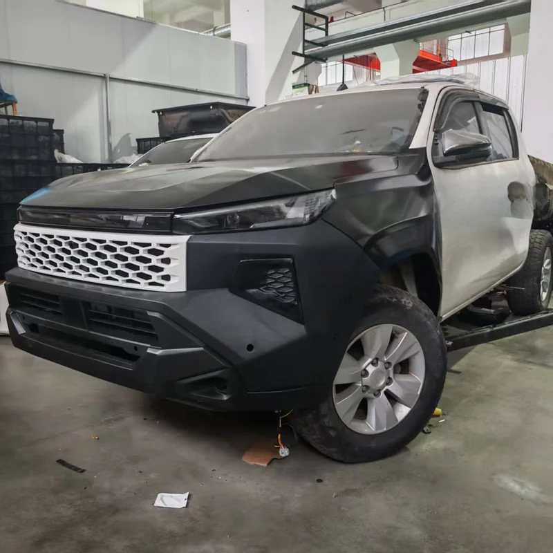 Фото Комплект для внешнего тюнинга Toyota Hilux Revo Rocco 2015-2025: обновление до стиля 2026 Travo (бампер, капот, крылья) №2
