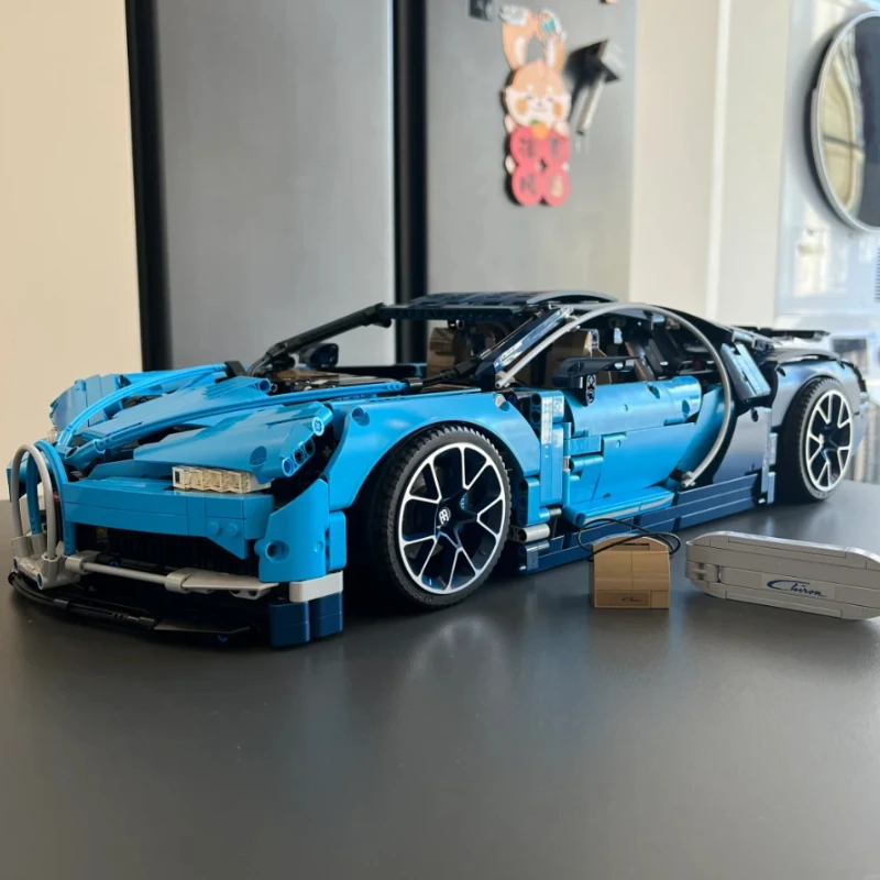 Конструктор Bugatti Chiron 42083 из пластика