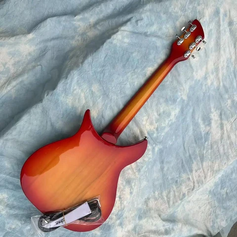Rickenbacker 325 гитара вишневого цвета
