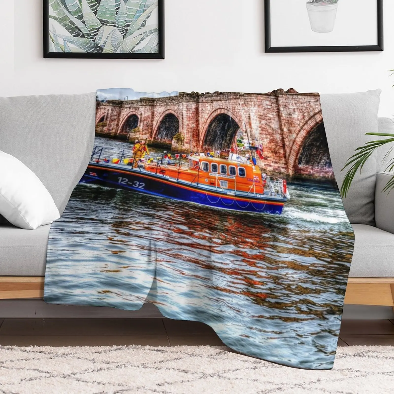Berwick Upon Tweed RNLI спасательная шлюпка и старый мостик пледы ворс детские