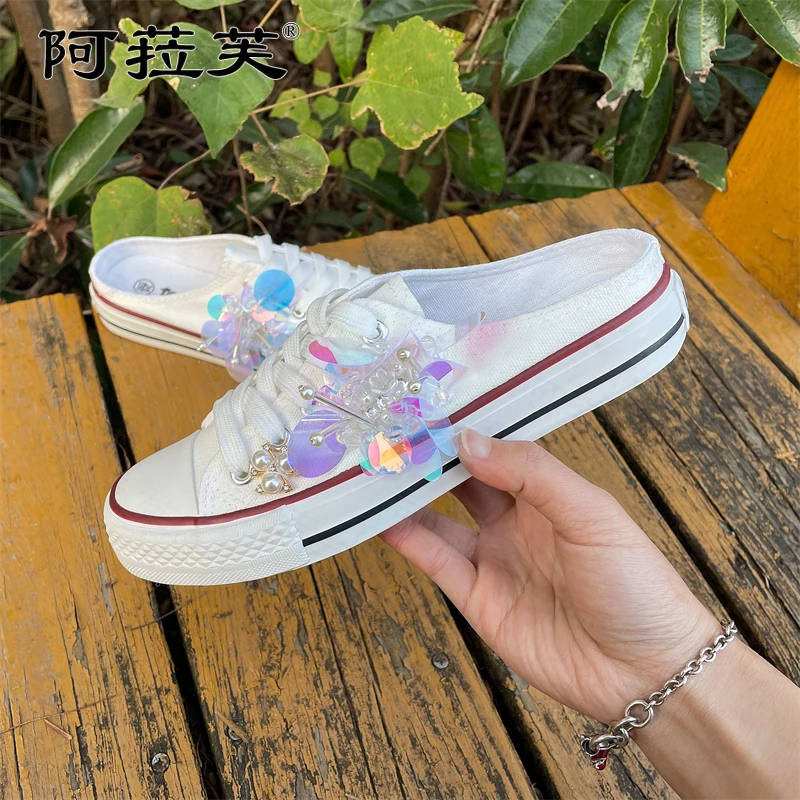 

Женские парусиновые туфли на плоской подошве, со шнуровкой и жемчугом