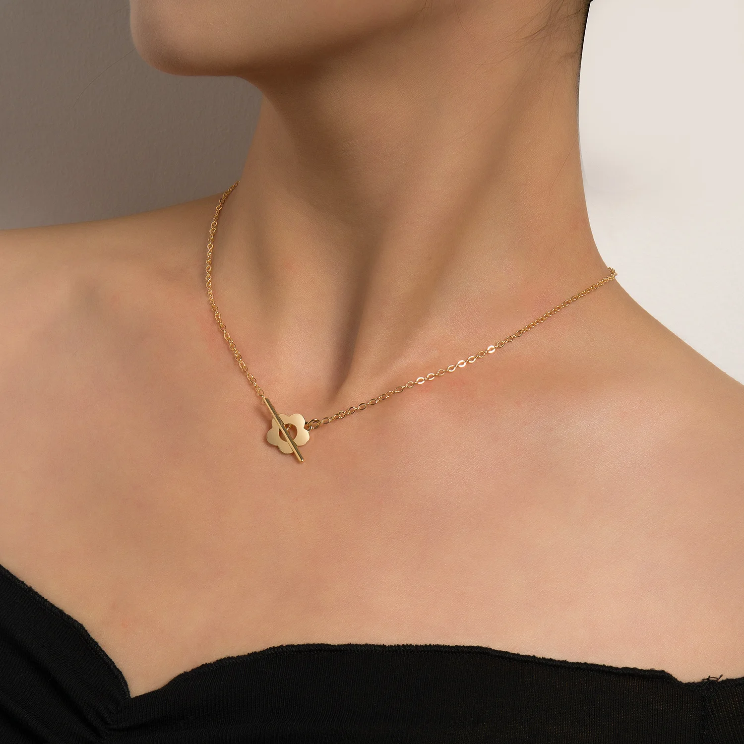 

Fashion Simple Flower Metal Tassel Necklace Pendant Necklace Korean Wave Accessories Ladies Fashion Accessories Jewelry
