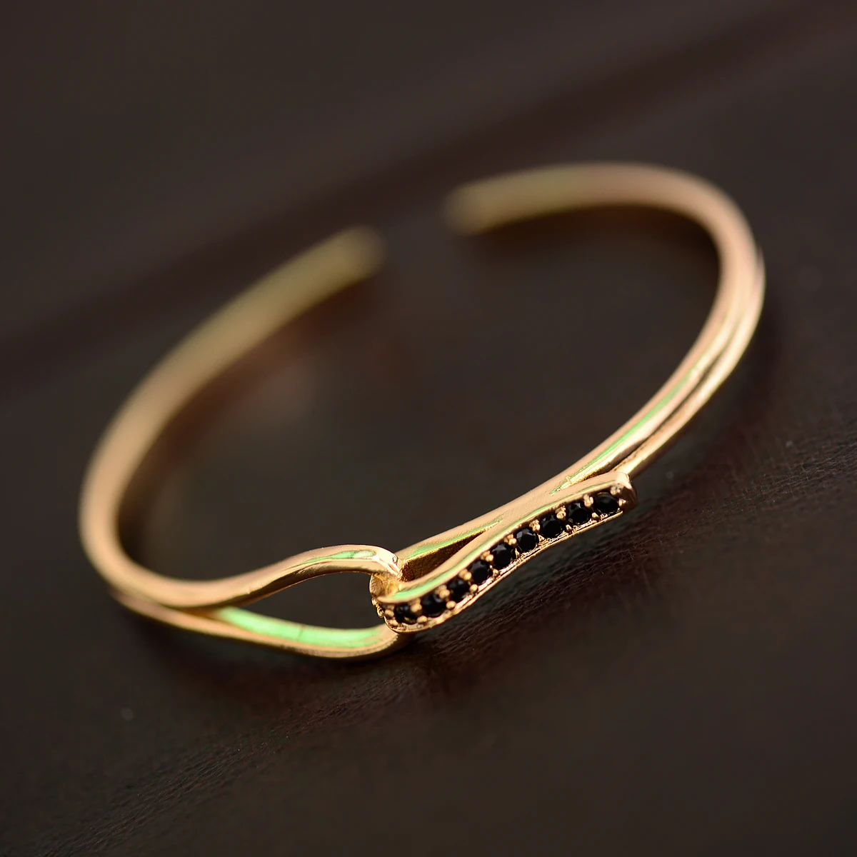 

Designer Trendy Bangles Luxury Inlaid Black Zircon Bracelets For Men Women Couple Alloy Jewelry Gift Gold Silver Color Bracelets