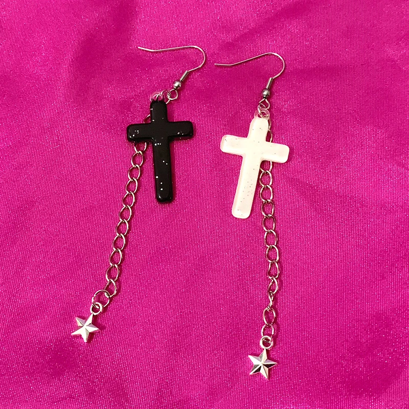 

Punk Acrylic Shiny Black White Cross Earrings Aesthetic Chain Star Drop Earrings for Women Egirl Jewelry Grunge Rock Accessories