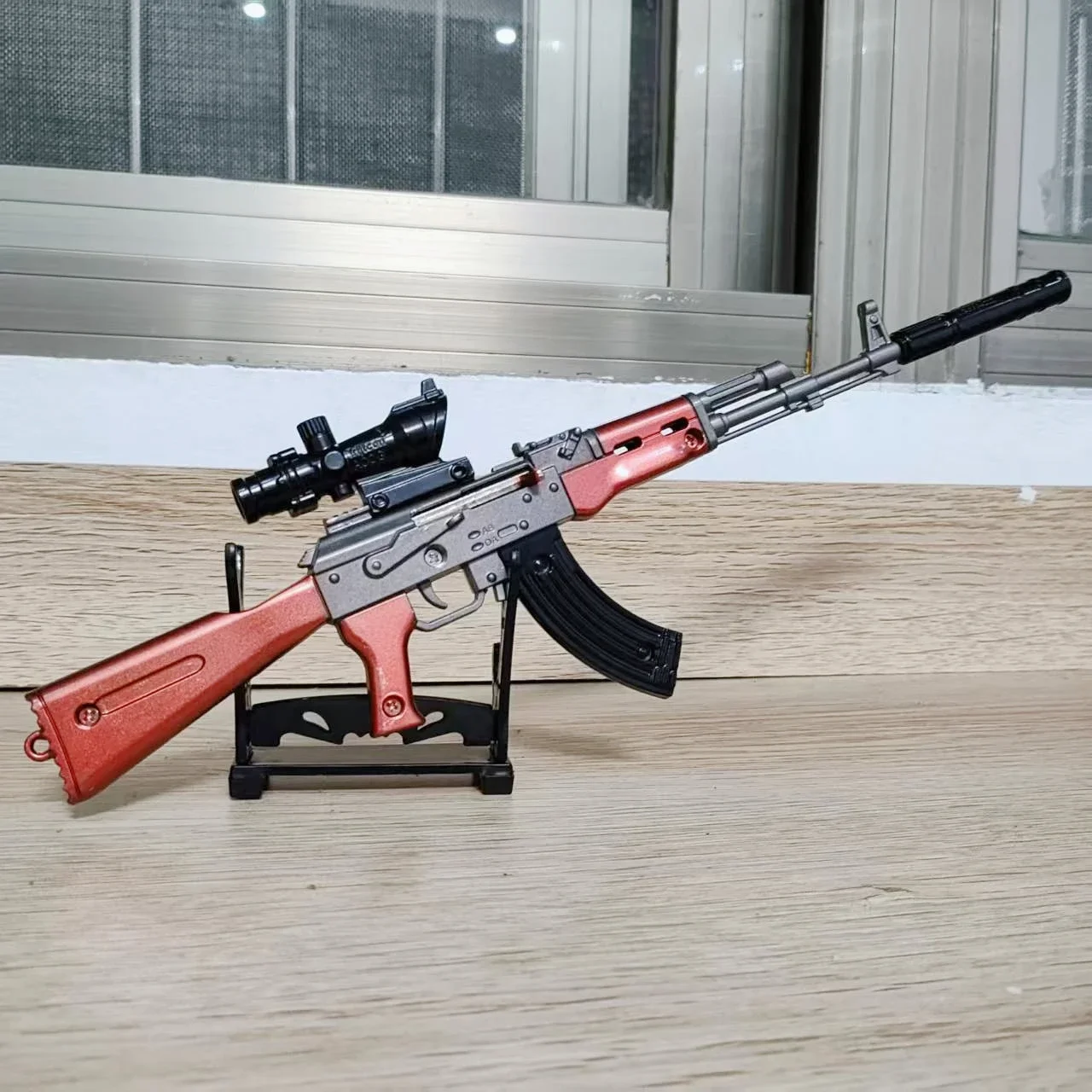 

Металлическая модель пистолета AK47