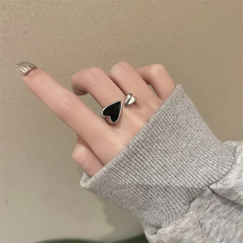 

Exquisite Geometric Simple Luxury Womens Rings New Hearts Black Open Ring Wholesale Bulk