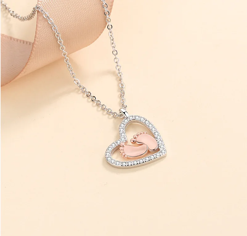 

New 2022 Fashion Alloy Love Necklace Two Tone Footprint Heart Necklace Pendant for Women Girl Jewelry