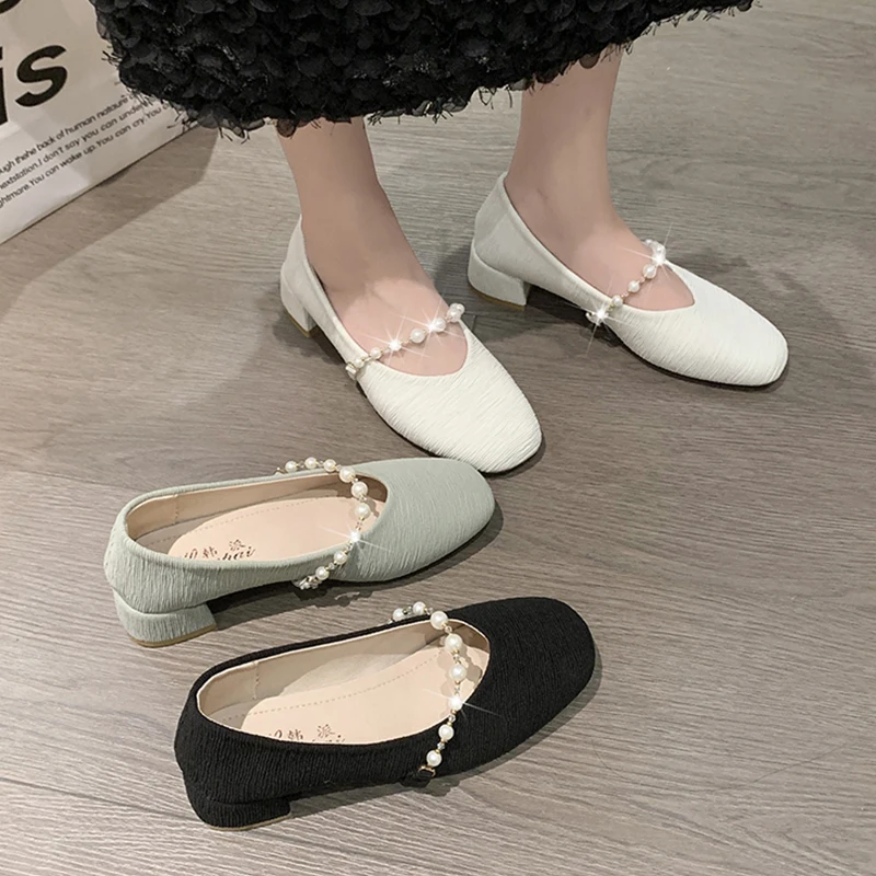 

Повседневные женские туфли с украшением из жемчуга, мягкая женская обувь с квадратным носком, элегантное платье с неглубоким открытым носком и бисером, Новинка лета, резиновые, со шнуровкой