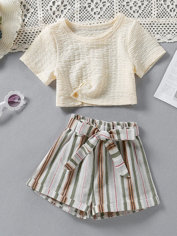 

Лето 2022, Новое поступление, одежда для маленьких девочек, Однотонная футболка + шорты в полоску, комплект из двух предметов, Детская Хлопкова...