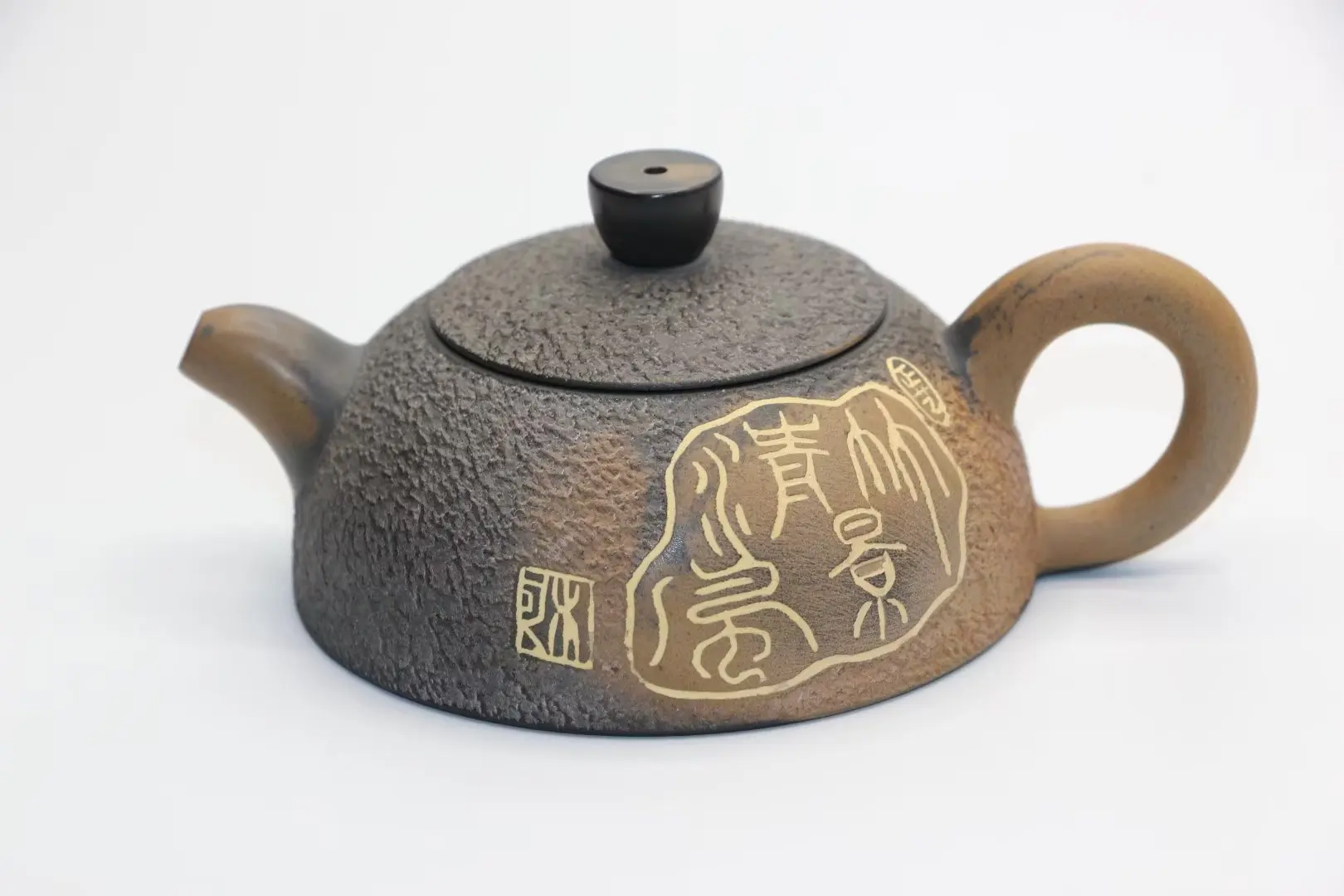 

Керамический чайник китайского производства Guang Xi Qin Zhou (не Yi Xing) nixing BAN YUE около 110 мл