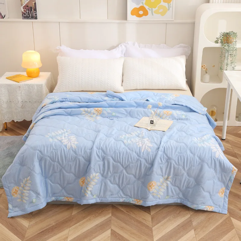 

Quilt Water Washed Cotton Summer Blanket Cool Thin Core Double Quilts Air Conditioning Comforter With Sheet Bedspread On The Bed