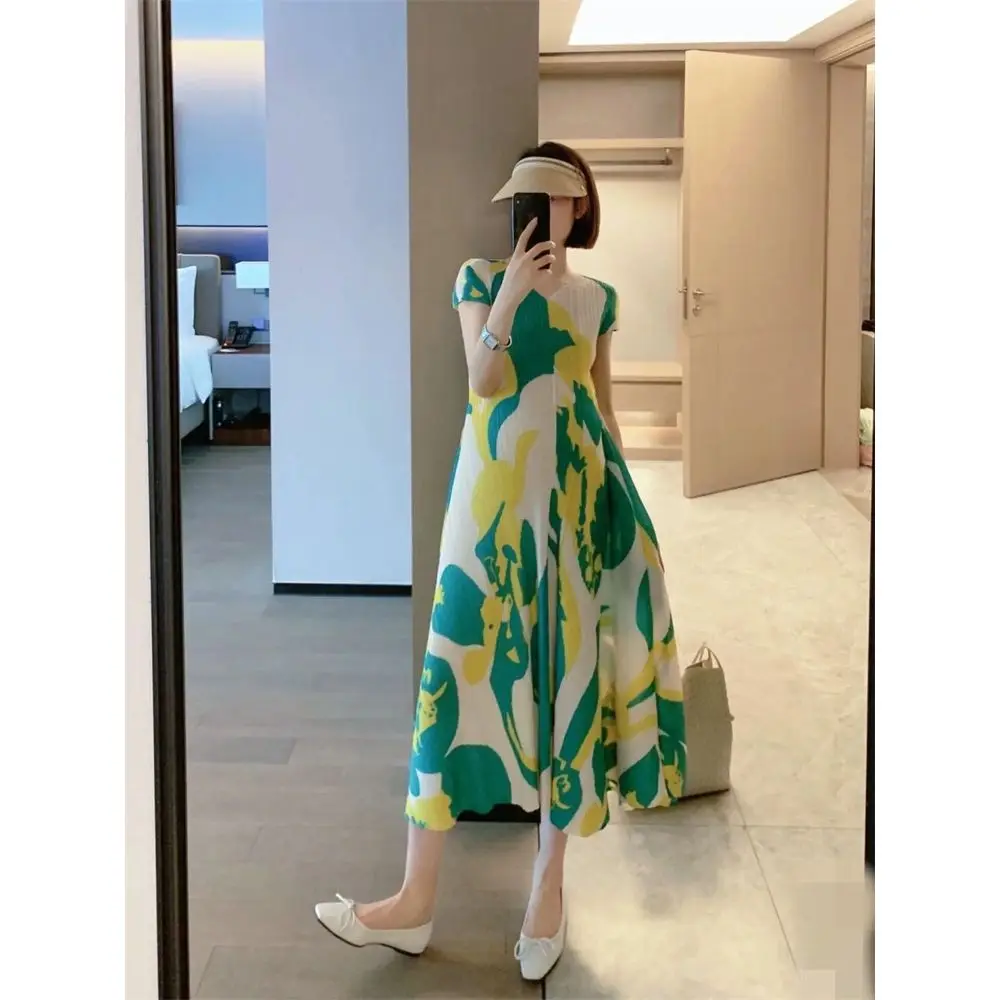 

Female dress 2022 Summer new fold o neck high -end light luxury celebrities printed loose green and thin short sleeve dress
