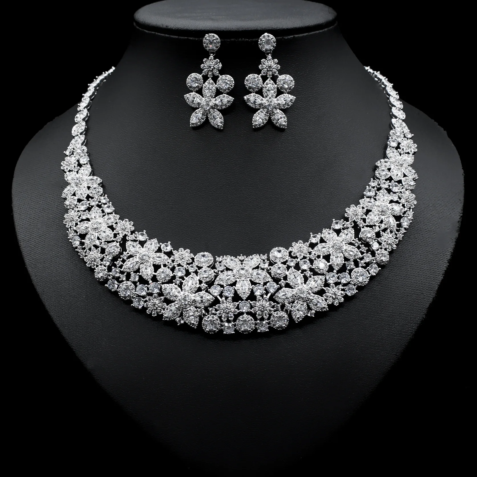 Funmode Flower Zircon Necklace Luxury Exaggerated Set Wedding Earrings Jewelry Accessories European and American New Style FS451