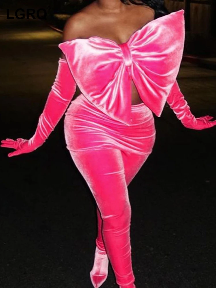 

Комплект из двух предметов, однотонный топ с большим бантом и длинными рукавами и прямые брюки с высокой талией, зима 2022