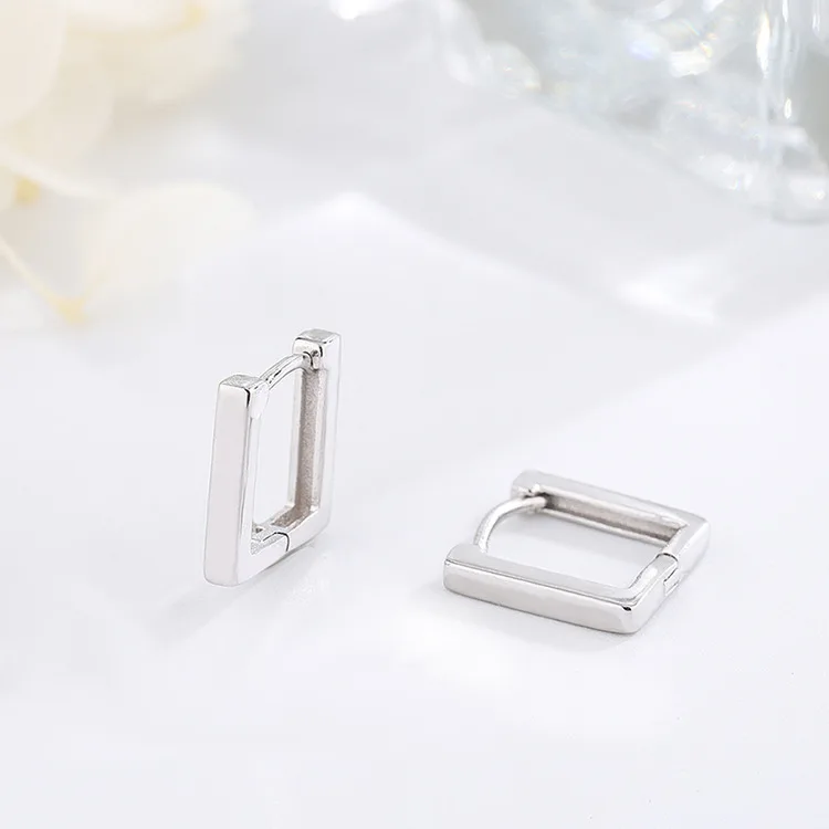 

Женские квадратные серьги-гвоздики из чистого серебра 925 пробы в минималистическом стиле