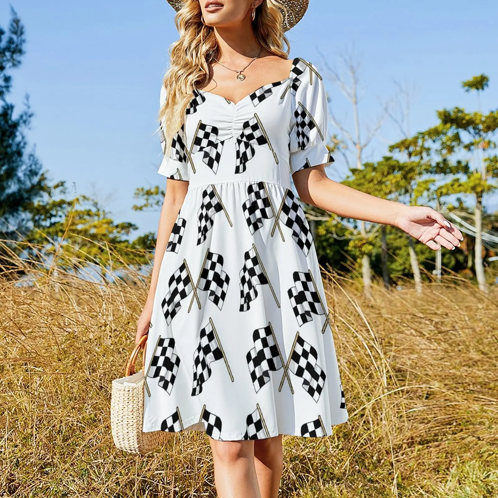 Узор гоночного флага клетчатый или клетчатый. Платье с короткими рукавами платья