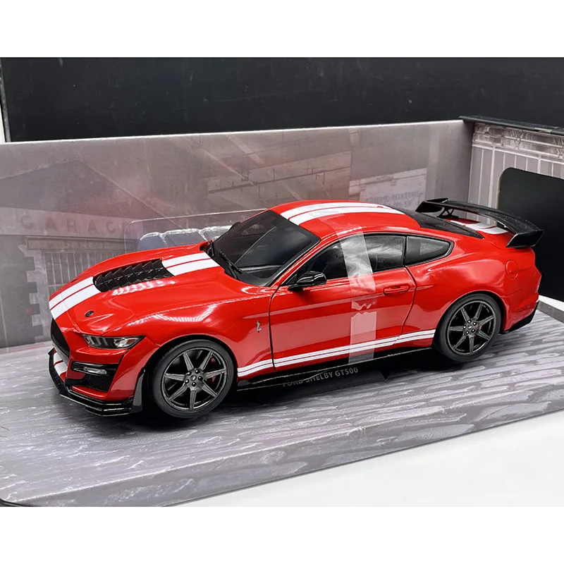

Модель автомобиля из сплава Ford Mustang Shelby GT500, масштаб 1/18