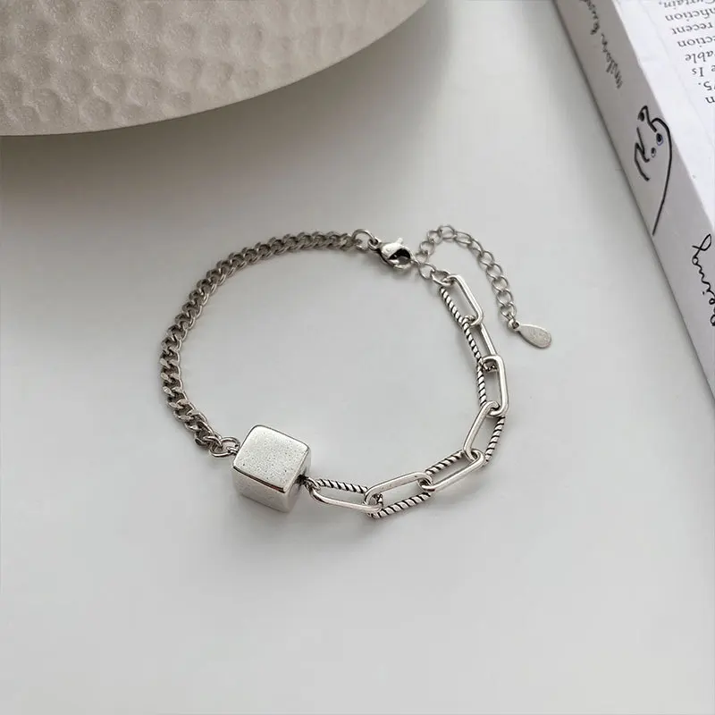 

Trend Elegant Women's Silver Geometric Square Pendent Bracelets Vintage Chain Wrist Bands Bangles for Girls Daily Hands Jewelry