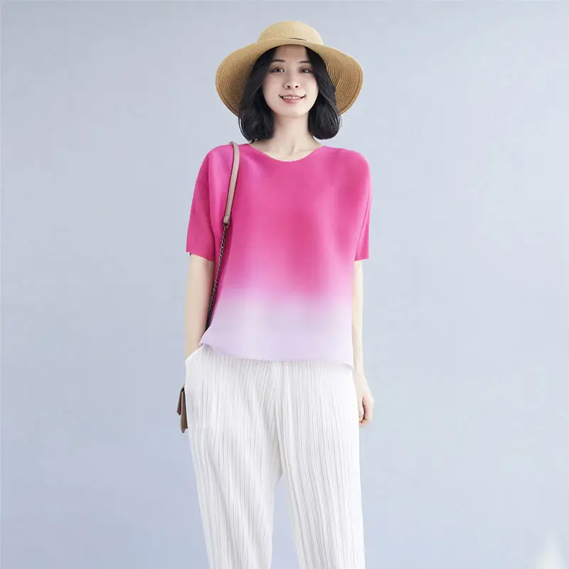 

Gradient color temperament shows thin t shirt pleated top 2022 new summer fashion loose short-sleeved round neck T-shirt women