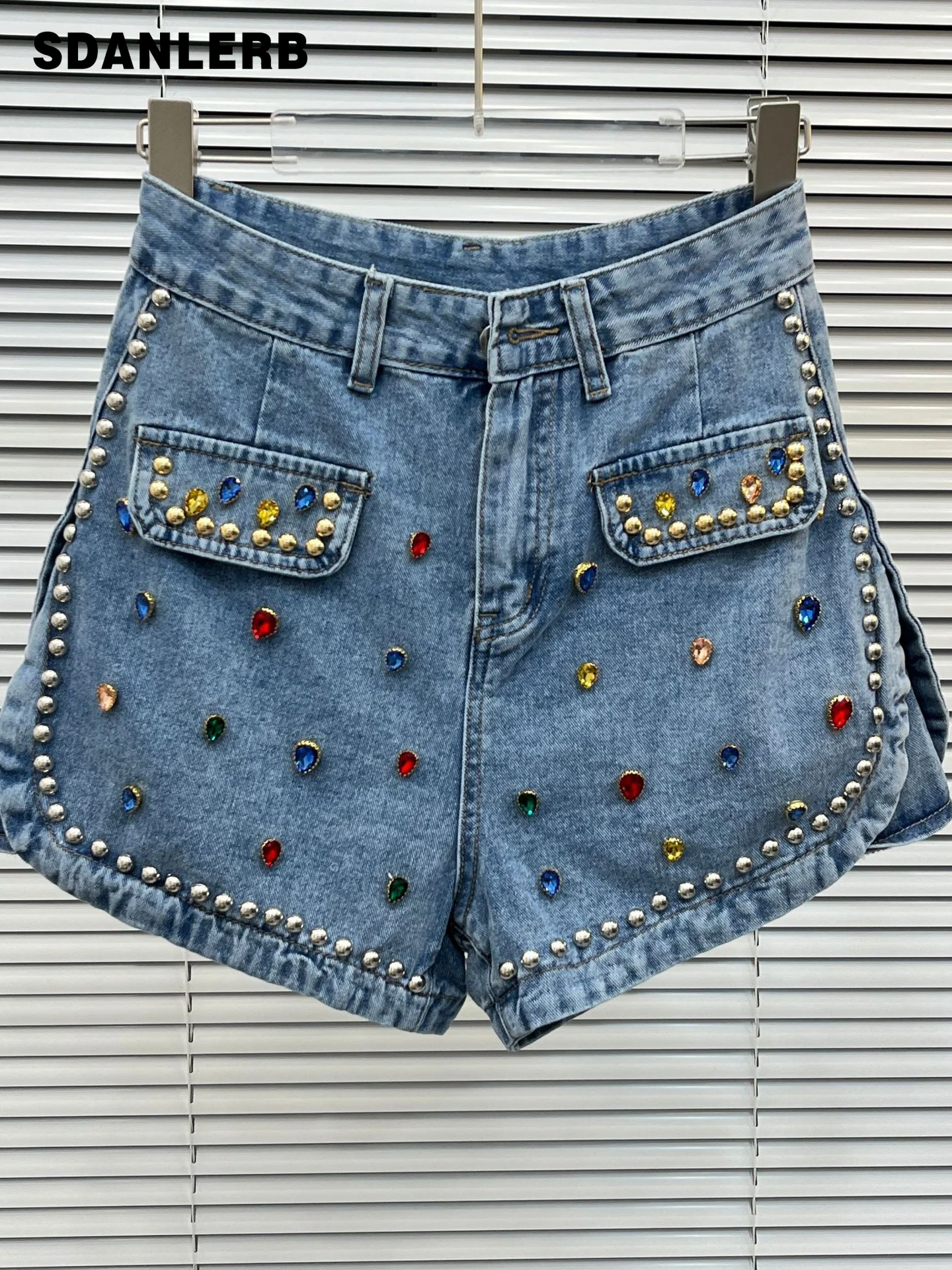 

European Station 2022 Summer New Fashionable Short Jeans Heavy Industry Rivets Beaded Slimming All-Matching Denim Shorts