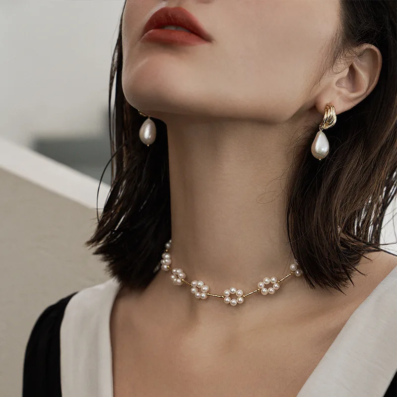 

Dainty Freshwater Pearl Necklace for Women New Fashion Vintage Sense of Design Baroque Natural Female Beads Birthday Women