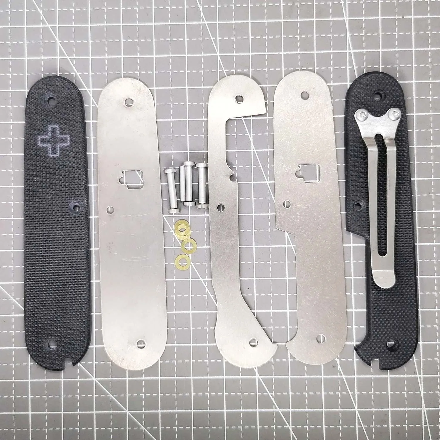 

Запчасти для ножа Victorinox G10 с карманным зажимом