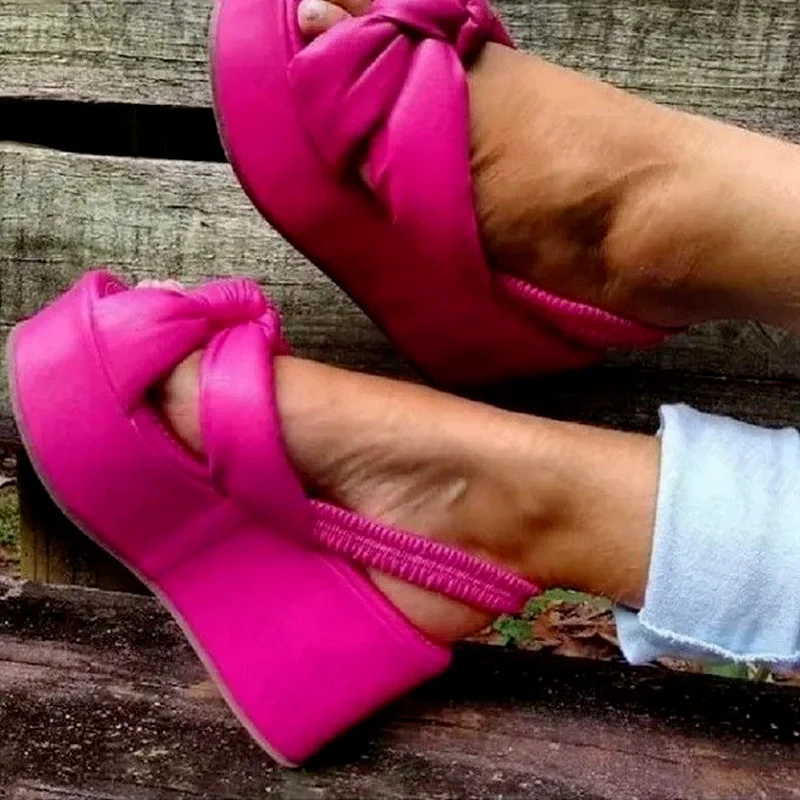 

Модные трендовые женские сандалии на толстой подошве, Новинка лета 2022, сандалии на танкетке, женская уличная обувь для отдыха, трендовая женская обувь