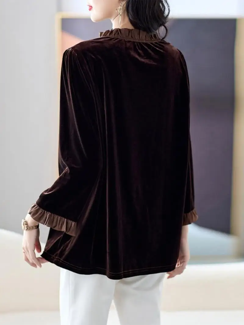 Женский топ из бархата золотистого цвета