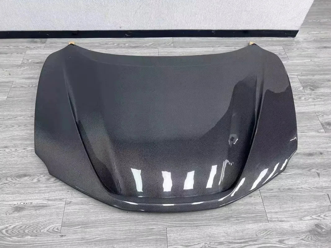 Фото Новый высококачественный капот из углеродного волокна SF90 Stradale в стиле OEM, полностью сухой, с болтами, видимым внутренним и внешним плетением. №4