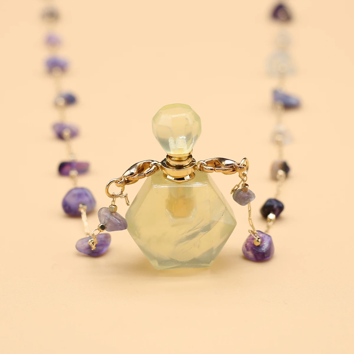 

Natural Stone Fluorite Perfume Bottle Pendant Chain Necklace for Women Essential Oil Diffuser Handmade Jewelry Crafts 23x35x13mm