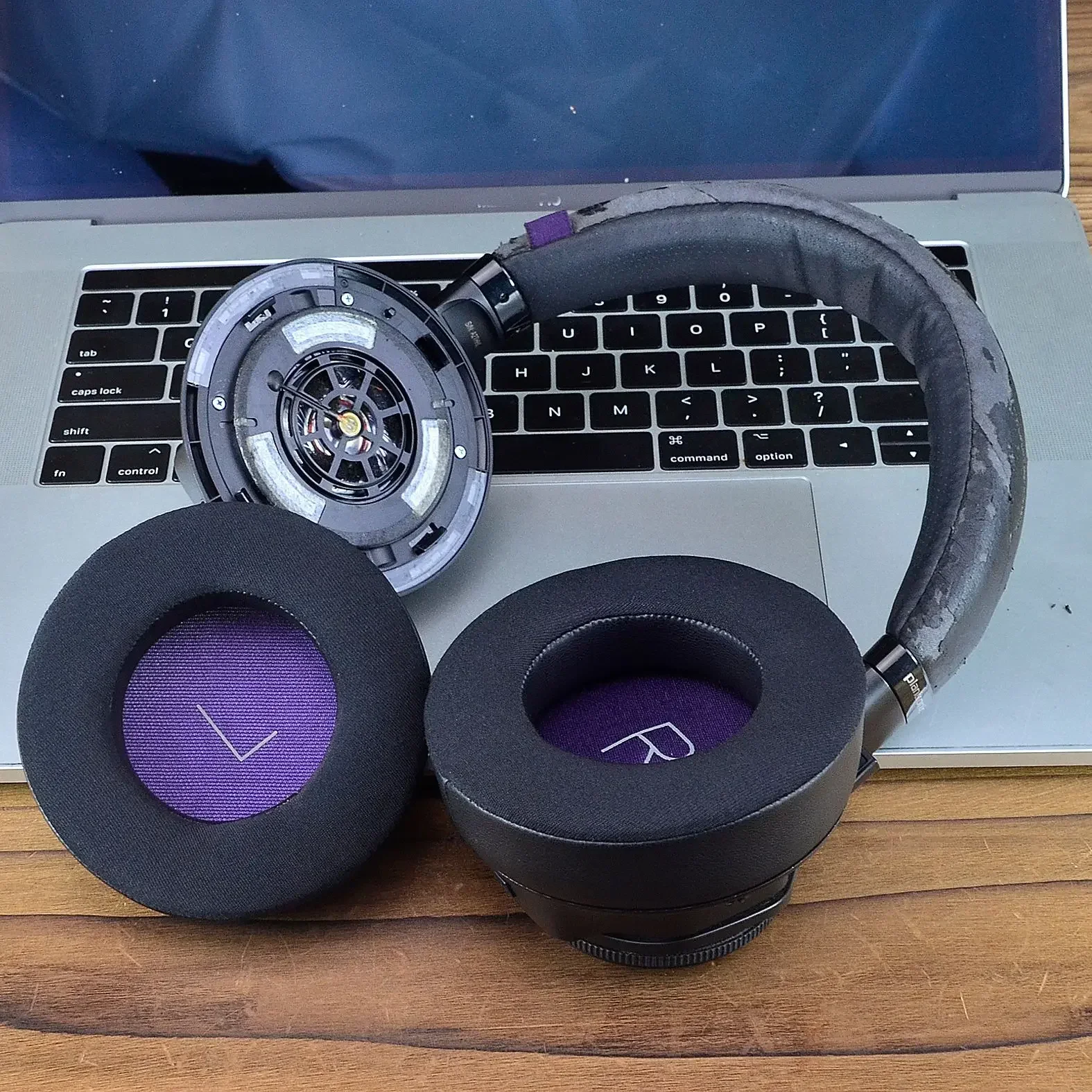 Фото Для наушников Plantronics BackBeat Pro, охлаждающий гель, мягкие пенопластовые амбушюры, ремонт гарнитуры, 11,13 №4