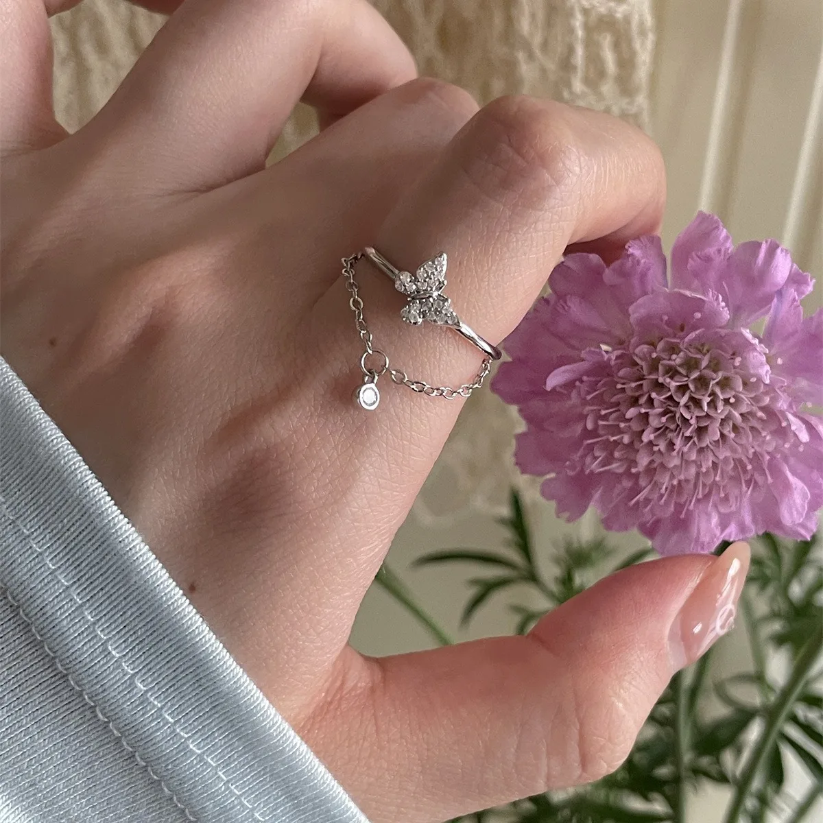 Женское регулируемое кольцо с бабочкой и кисточкой